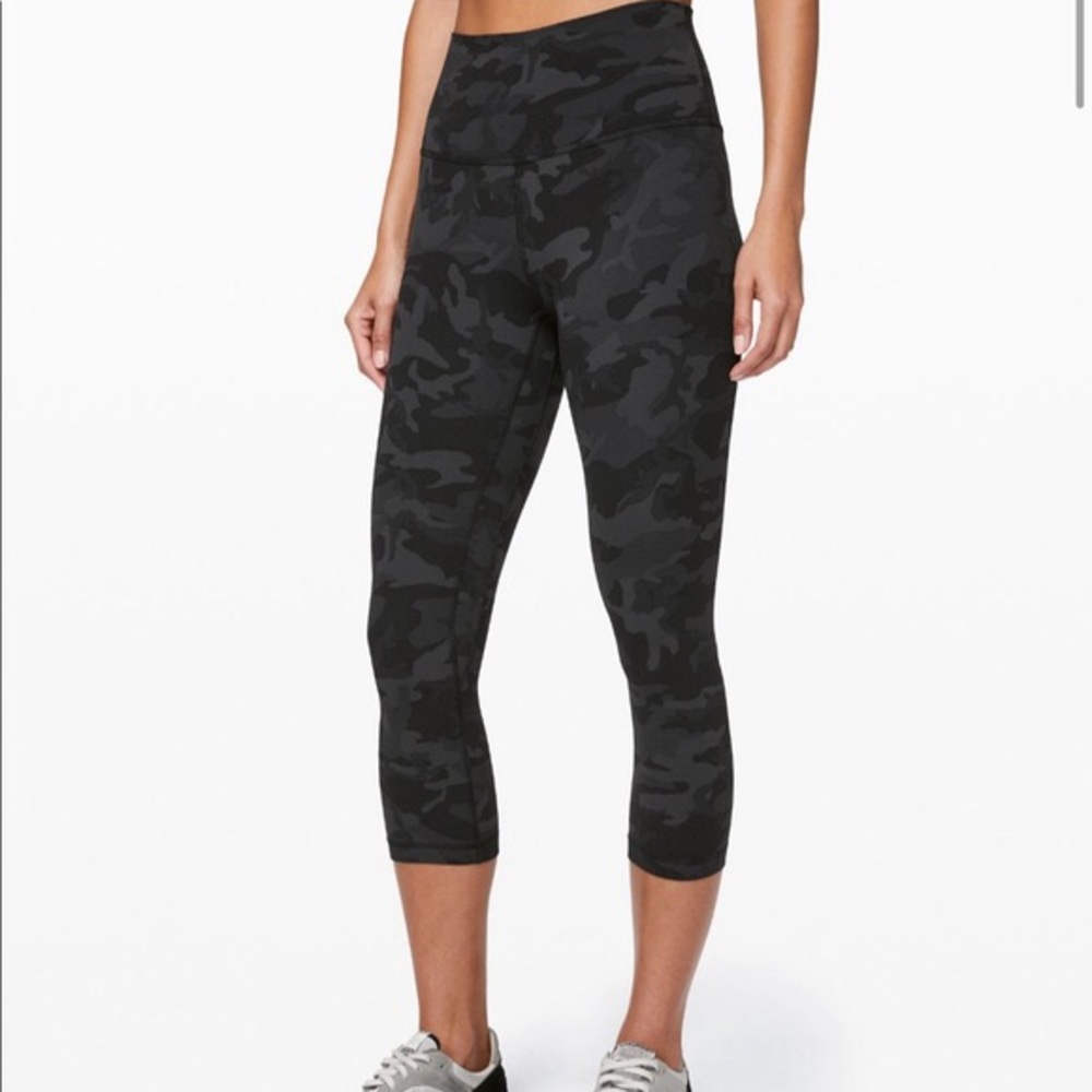Black Camo Lululemon Align Crops (21in)